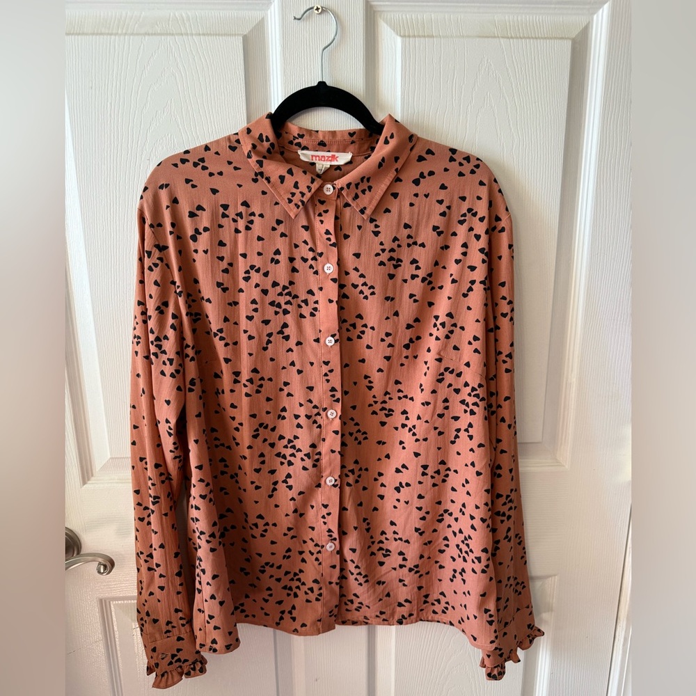 Button up blouse with ruffled sleeves
